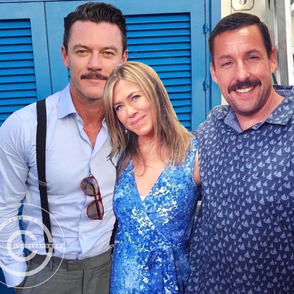 ISO Jennifer Aniston’s dress in Murder Mystery